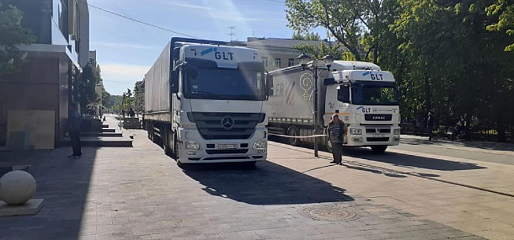 Дорожные полицейские нашли и оштрафовали водителей фур, заехавших на Волжскую