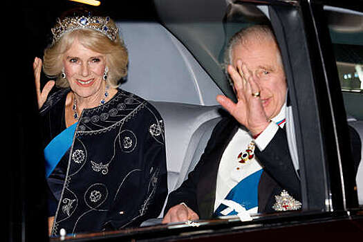 Королева Камилла надела старое пальто Карла III