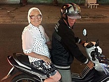 Путешественница Баба Лена проголосовала в Красноярске