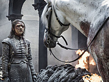 Актриса из "Игры престолов" назвала виновного в появлении стакана кофе в кадре