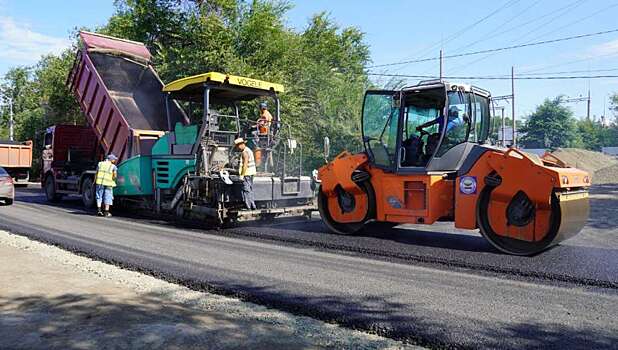 На улице Уральской в Оренбурге приступили к укладке асфальта