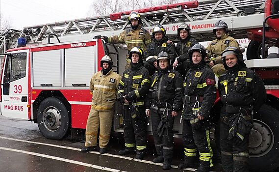 В Северном Тушине пожарные вытащили из огня 16 человек