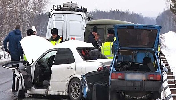 В страшной аварии под Ачинском погибли три человека