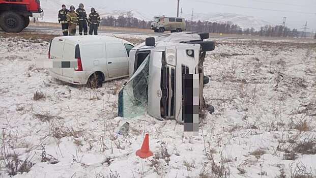 На трассе в Оренбуржье неудачный обгон привел к столкновению двух машин