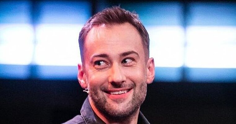 Дмитрий шепелев биография личная жизнь Дмитрий Шепелев заявил, что на него и сына напала толпа мужчин во главе с отцом