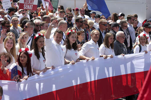 Wyborcza: свыше полумиллиона человек вышли на акцию протеста оппозиции в Польше