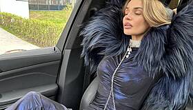 Алена Водонаева опубликовала фото в облегающем платье без бюстгальтера