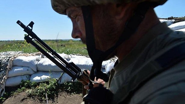 В Донбассе убирают блиндажи