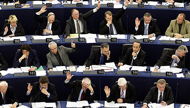 В Европарламент внесли поправку, блокирующую "безвиз" для Украины