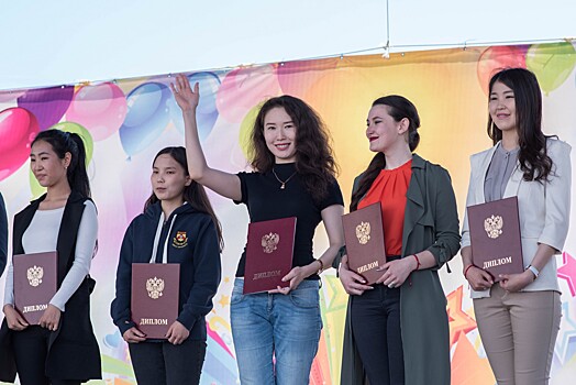 В Якутии 1 июня наградили лучших учеников и педагогов