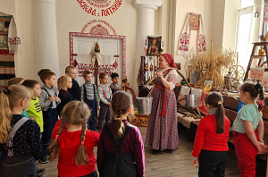 В Новокузнецке Кемеровской области общественники провели для воспитанников детского сада мероприятие, направленное на сохранение традиций русской культуры