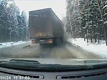 Легковушка лишилась двигателя после серьезного ДТП с фурой в Подмосковье