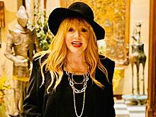 «С отменным чувством юмора»: Пугачева обнародовала архивный снимок с молодым Винокуром