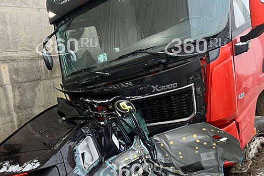 В Москве на видео сняли, как машина с людьми разбилась в жестком ДТП