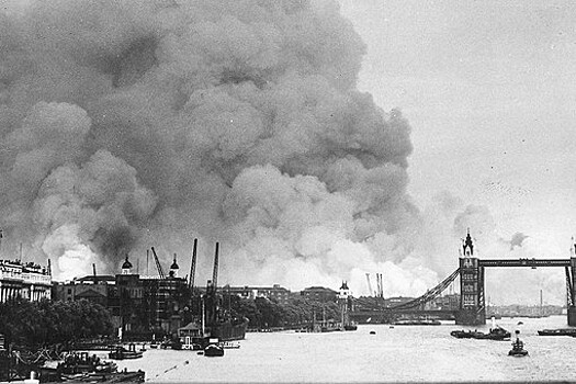 «Изрыгая дым, падал вниз»: как Геринг бомбил Лондон
