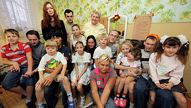 В РПЦ призвали помочь многодетным семьям