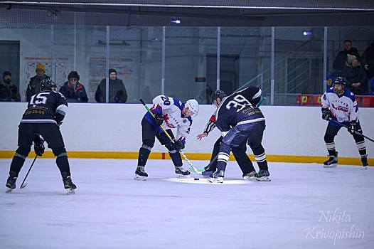 "Металлург" захватил лидерство в открытом первенстве Двуреченской хоккейной лиги