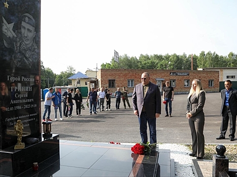 Олег Мельниченко почтил память Героя России Сергея Гринина