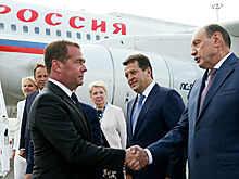 Медведев запустил вторую установку по переработке нефти на "Танеко"