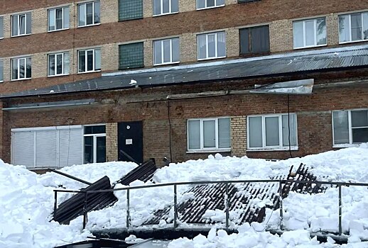 Один человек погиб под завалами из-за обрушения навеса больницы