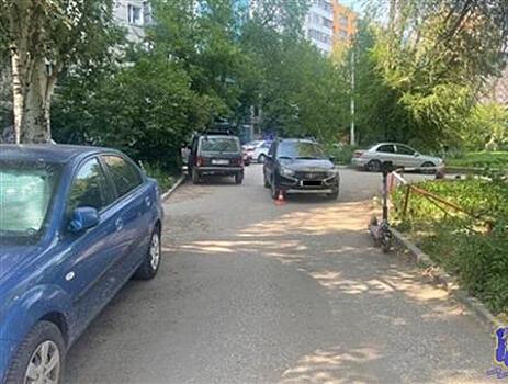 В Самаре легковушка сбила подростка на электросамокате