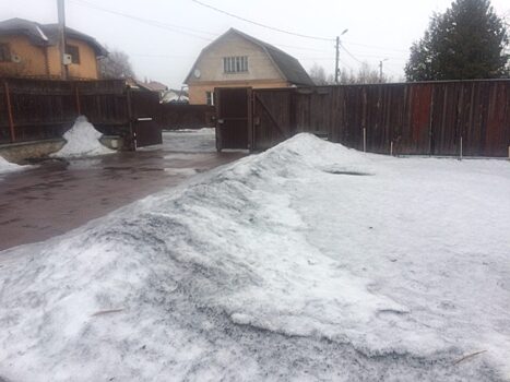 Снег на одной из улиц Звенигорода почернел из-за котельной-призрака