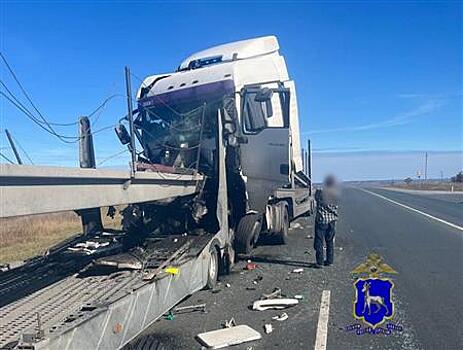 Два автовоза столкнулись на трассе М-5 в Самарской области