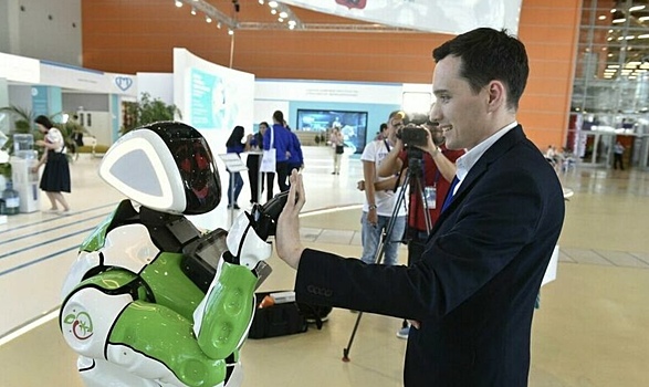 В РФ разработают вузовские программы по подготовке кадров в сфере ИИ