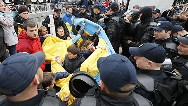 На Украине во время шествия "Бессмертного полка" прошли провокации