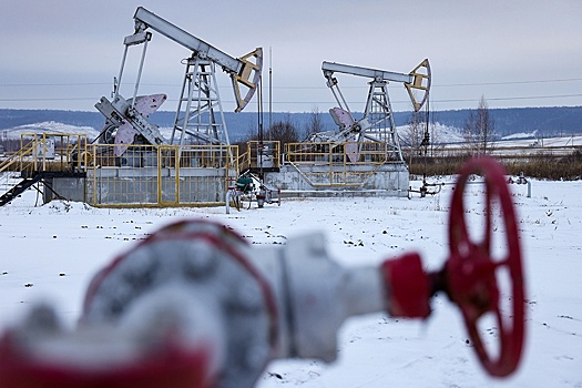 Страны G7 обсуждают возможность снижения потолка цены для российской нефти