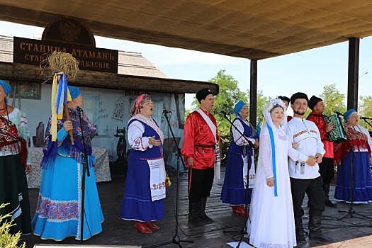 Артисты из Армавира выступили на фестивале «Наследие Кубани» в «Атамани»