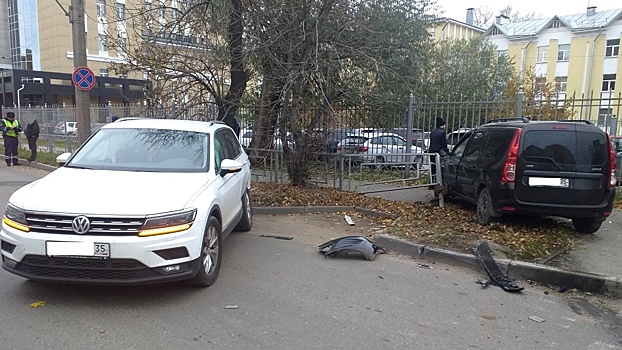 Молодой водитель нарушил ПДД и попал в аварию в Вологде