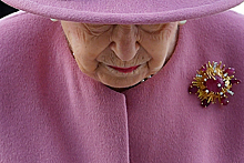 Елизавета II впервые с начала пандемии появилась на публике в маске