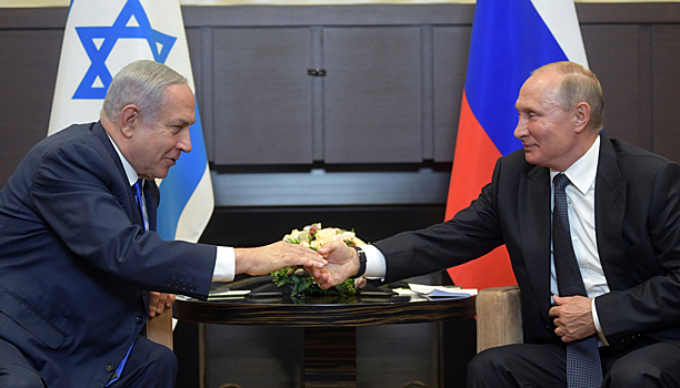 От Нетаньяху потребовали отдать подарки Путина