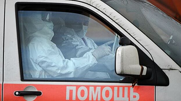 В Петербурге пенсионер напал на врача с ножом