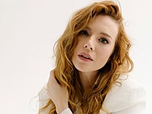 Наталья Подольская вышла в свет в красном мини-платье