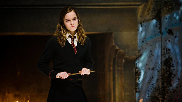 Актриса Эмма Уотсон пошутила о перепутанных детских фотографиях с Эммой Робертс в спецвыпуске «Гарри Поттера»