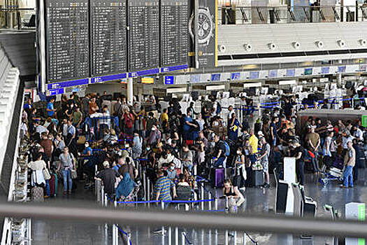 Возмутительный способ избежать очередей в аэропортах подвергли жесткой критике