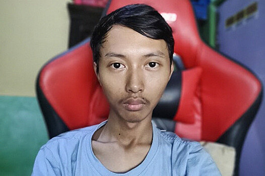 Мужчина сделал 933 селфи и заработал на них $1млн, превратив в NFT-токены