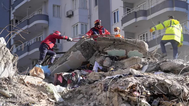Число погибших в результате землетрясений в Турции превысило 20 тысяч