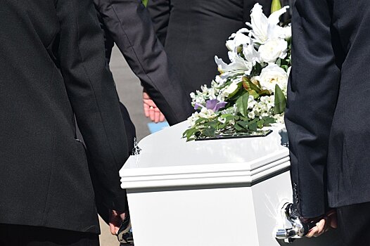 Петербургские чиновники направят около 10 млн рублей на гробы для горожан