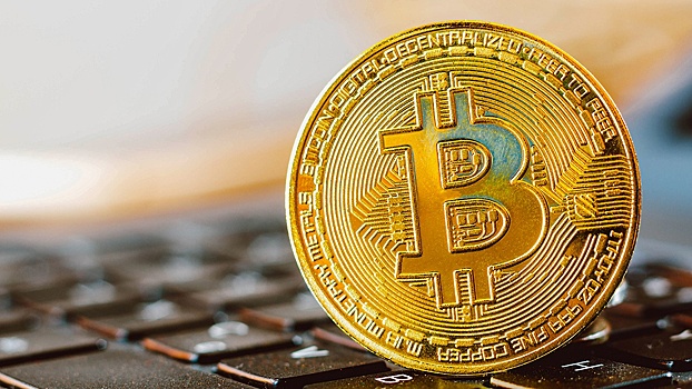 Стоимость биткойна опустилась ниже $18 тысяч впервые с ноября 2020 года