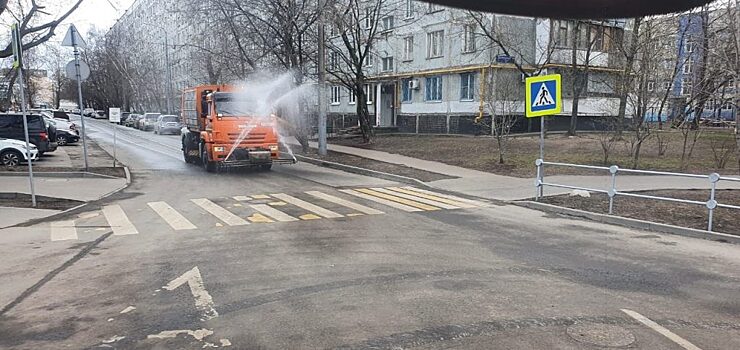 В Марьиной роще коммунальщики продезинфицировали дороги