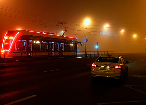 Москвичам объяснили появление густого тумана над городом