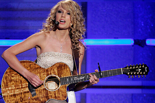 Гитару певицы Тейлор Свифт продали на благотворительном аукционе за $120 тысяч