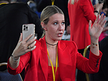 Собчак уехала из России, ее директора отправили в СИЗО