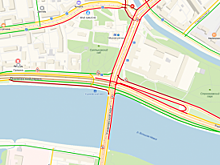 Коммунальная авария спровоцировала пробку на Приморском проспекте