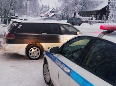 В Чалне у молодого водителя автоинспекторы забрали права с признаками подделки