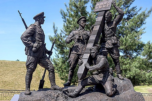 Брест: в легендарной цитадели открыта скульптура, посвященная пограничникам