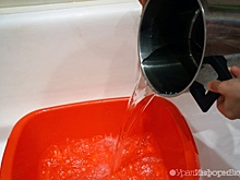 Жильцам дома в Екатеринбурге отключили воду в колонке из-за новой соседки